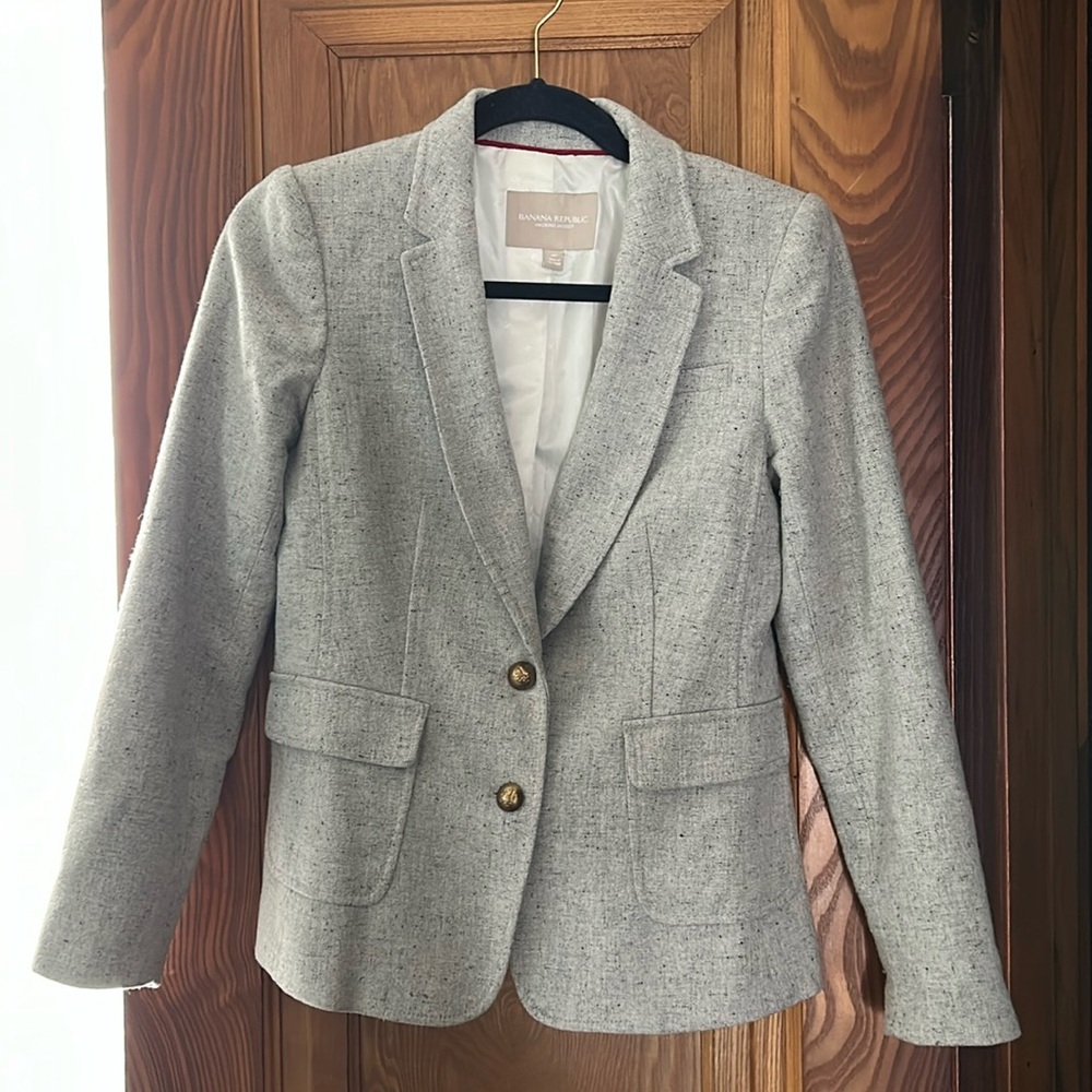 Like new Banana Republic gray wool blazer